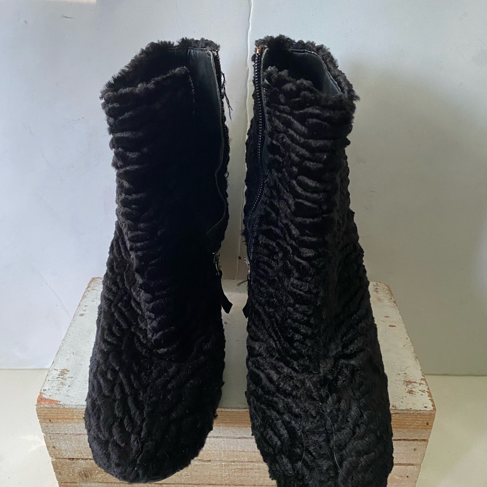 Zara Black Textured Winter Boots